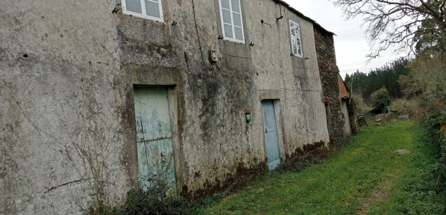 Se vende casa para restaurar a 8 km de Begonte,