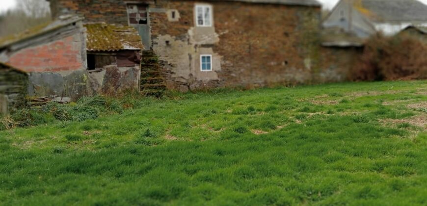 Se vende casa para restaurar a 8 km de Begonte,