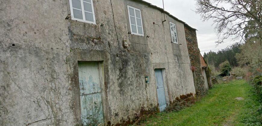 Se vende casa para restaurar a 8 km de Begonte,