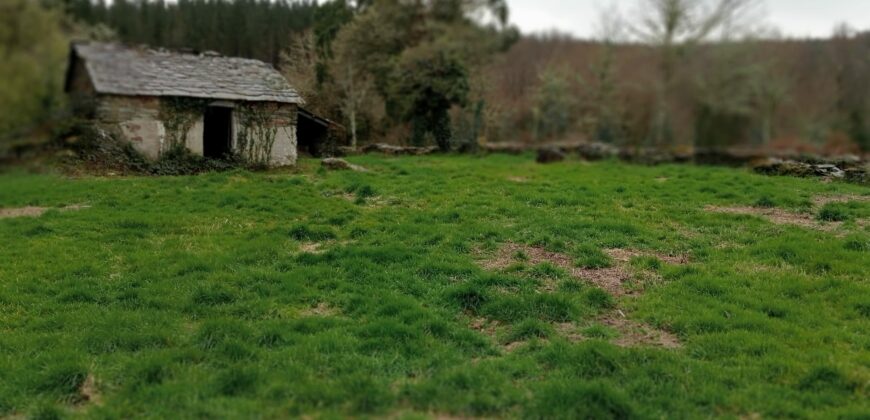 Se vende casa para restaurar a 8 km de Begonte,