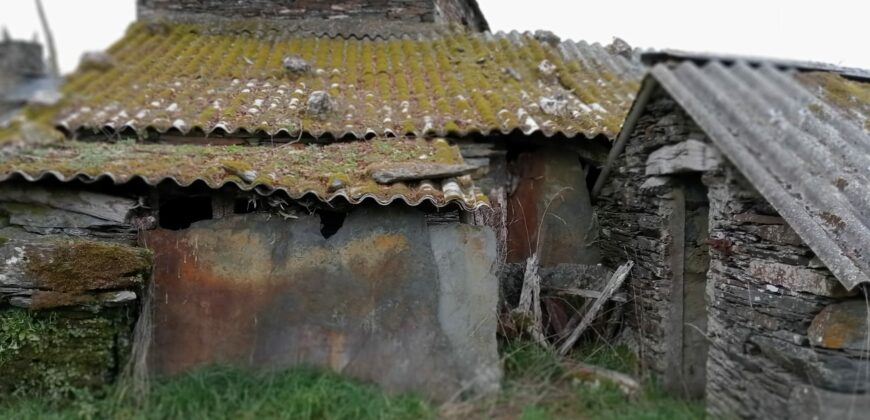 Se vende casa para restaurar a 8 km de Begonte,